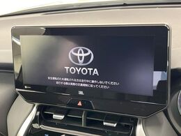 【純正ナビ】人気の純正ナビを装備しております。ナビの使いやすさはもちろん、オーディオ機能も充実！キャンプや旅行はもちろん、通勤や買い物など普段のドライブも楽しくなるはず♪
