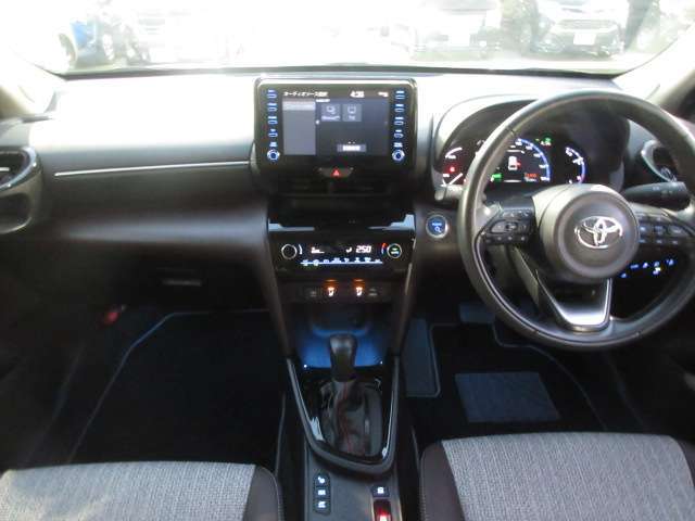 ご納車後も安心なプレミアム保証をご提案いたします。ナビや電装品、エアコンなども含めた600項目の充実した保証内容と安心のロードサービス付帯でサポートいたします。詳細はお尋ねください。