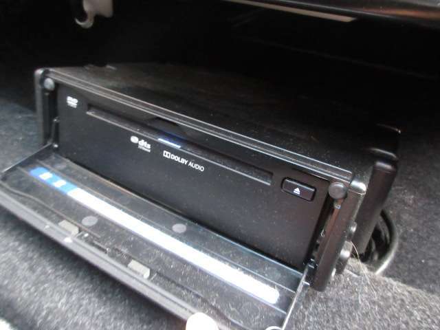オプションのCD・DVDデッキも装備しています。あると嬉しいオプションです！