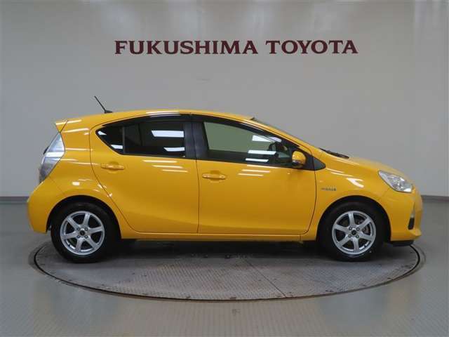 【まるごとクリーニング】シートを取り外して車内を徹底洗浄！隅々まで美しく仕上げます！