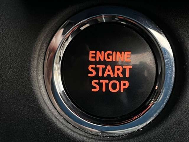バッグやポケットにキーを入れっ放しでもエンジンON/OFFできるエンジンスイッチ。