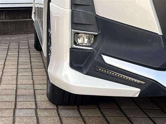 フロントフォグランプ　霧や大雨など悪天候時にヘッドランプの明かりを補助します！