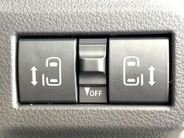【両側パワースライドドア】スマートキーや運転席のスイッチで後席両側スライドドアの開閉が可能♪電動だから力を入れてドアを開ける必要が無く、小さなお子様でも簡単に開け閉めでき快適です♪