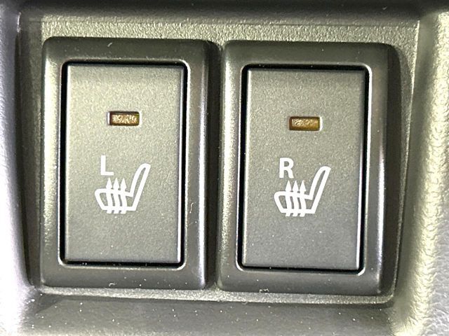 【シートヒーター】寒い日に重宝するシートヒーター！エアコンより早く温まってくれるので寒がりの人も安心ですね♪エアコンの温風は乾燥するから苦手、という方にもをおすすめです。