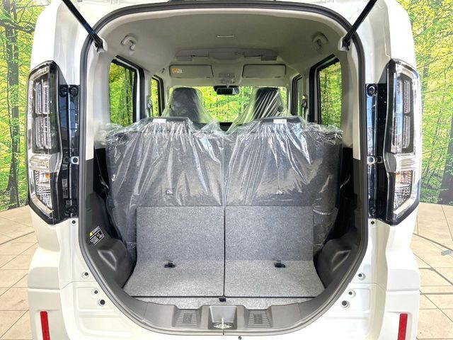 普段のお買い物や通勤、送迎等に十分な荷室スペースを確保しております。セカンドシートを倒すと、大きな荷物の積載も可能です♪