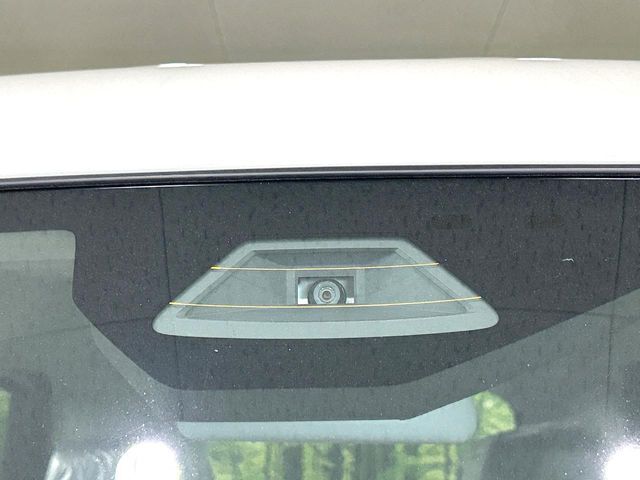 【スズキ　セーフティサポート】走行中に前方の車両等を認識し、衝突しそうな時は警報とブレーキで衝突回避と被害軽減をアシスト。より安全にドライブをお楽しみいただけます。