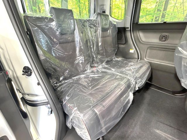高品質なオリジナルフロアマットもオプションにてご用意しております。お好きなデザインやカラーをお車に合わせて選んでいただくことができます♪