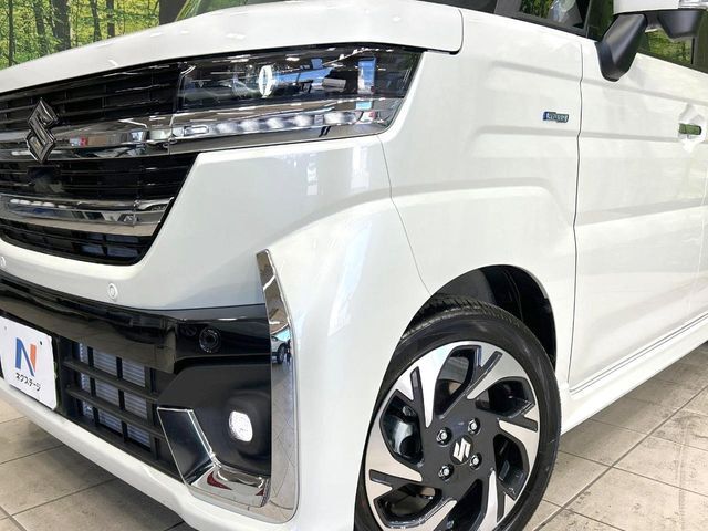 【LEDヘッドライト】悪天候や夜間走行時も良好な視界を確保し安心して運転できる高輝度LEDヘッドライトを装備！点灯速度が早く、消費電力も抑えられています。