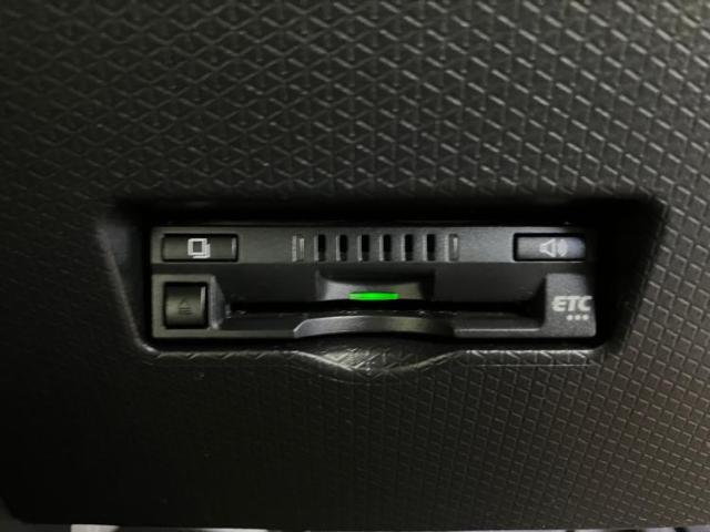 WECARSの展示場では実際に見て、触ってお車をお選びいただけます！知識の豊富な営業スタッフが様々なカーライフをご提案いたします！