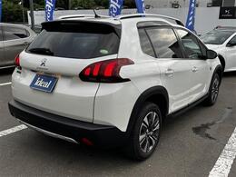 当社の納車前点検・サービスの内容は、車検点検・法定12ヶ月定期点検・油脂類の点検及び交換・バッテリーの点検及び交換等を行い、良好な状態にてご納車させていただきます。