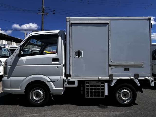 自社基本保証3か月又は3000km！延長保証プランもご用意しております！府外の方でも保証を付けれますので御安心下さい！詳しくは当店スタッフ迄！