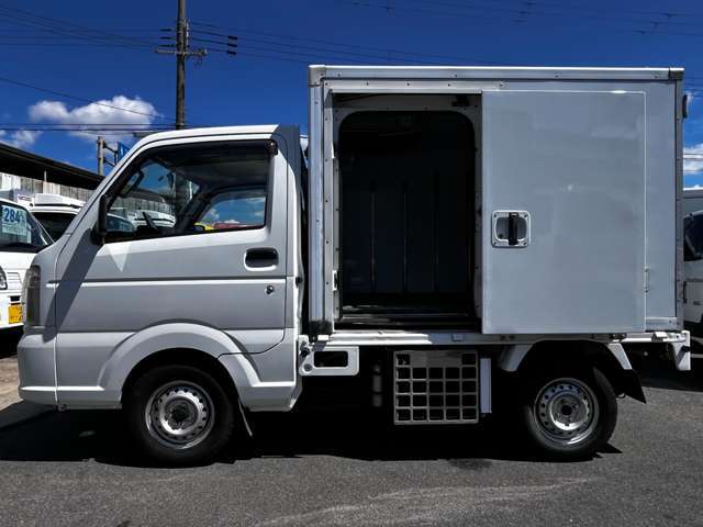 当店在庫ベースから移動販売車・キッチンカー作成承っております。専門業者との連携もございます。保健所に対応する設備のご相談等も専門スタッフが承ります。実績多数ございます！ぜひご相談下さい！
