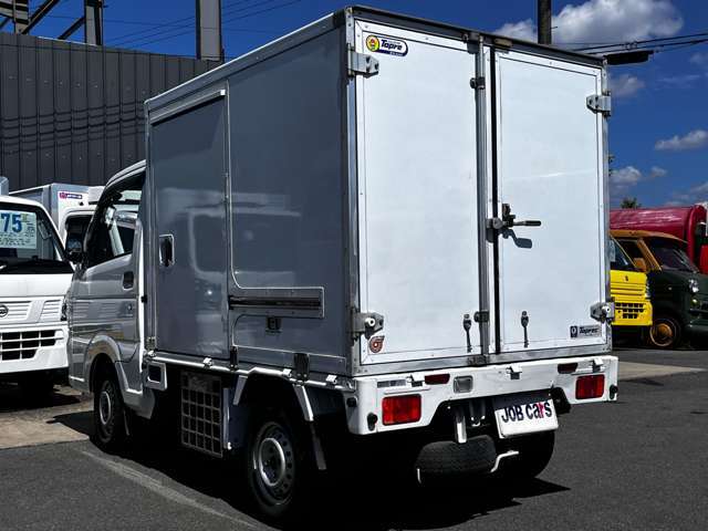 提携整備工場で点検・整備可能です！冷凍機等に関しても提携専門の業者にて点検・修理が可能です！定期点検・シーズンイン点検・その他各種整備に関しましてもお気軽に御相談下さい！