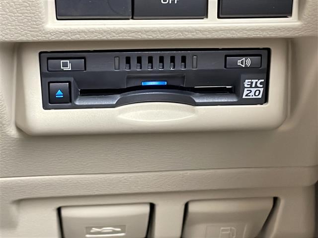 ◆【ETC】有料道路を利用する際に料金所で停止することなく通過できる、ETC車載器（ノンストップ自動料金収受システム機器）が装備されています。セットアップを行うことで利用可能になります。