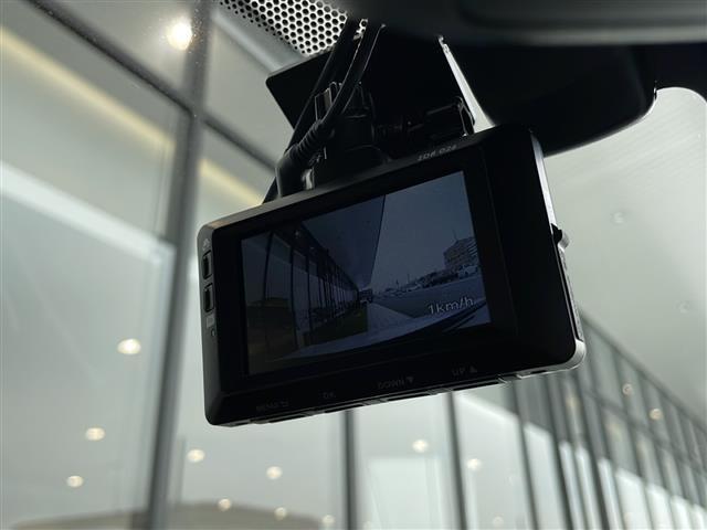 【ドライブレコーダー】映像・音声などの運転中の記録を残します。事故などを起こした起こされた時の証拠になりえますので、もしも時でも安心ですね。