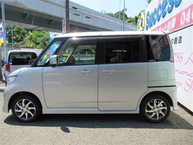 ボタン一つでスーッと自動開閉。狭い場所でも隣の車にぶつける心配なく、スムーズに乗り降りできます☆挟み込み防止機能も付いているので、お子さんとの利用も安心☆