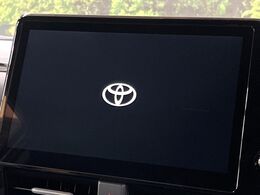 【10.5インチナビ】高級感とインパクトのある大画面ナビを装備。各種オーディオ操作はもちろん、スマホ連携もできる利便性の高いナビです♪