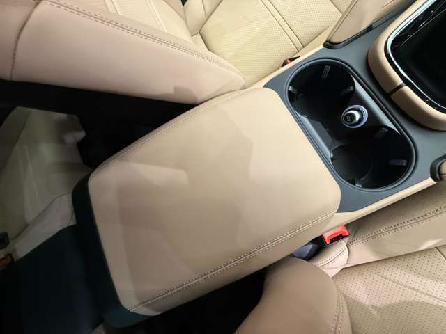 ご遠方の場合でも、下取り車両の金額を概算でお出しすることは可能でございます。車検証をお手元に、走行距離をご確認の上お問い合わせくださいませ。