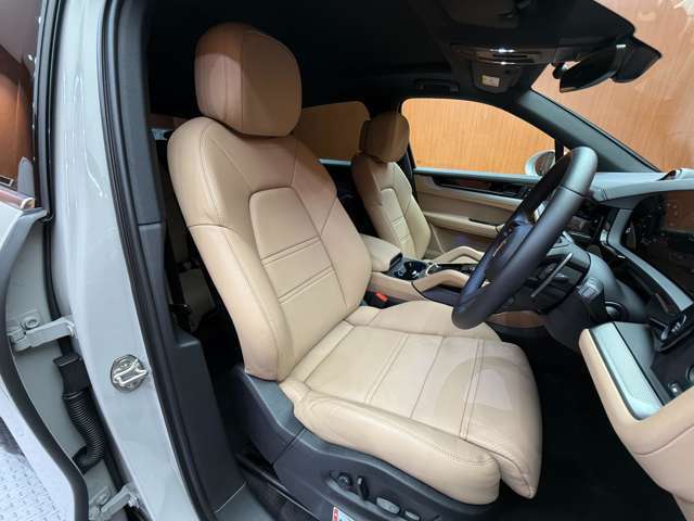 安心してカーライフを始めていただくことが出来るよう、納車前にディーラー整備工場もしくは熟練メカニックが在籍する輸入車専門の整備工場にて点検を行い、必要な整備を実施いたします。