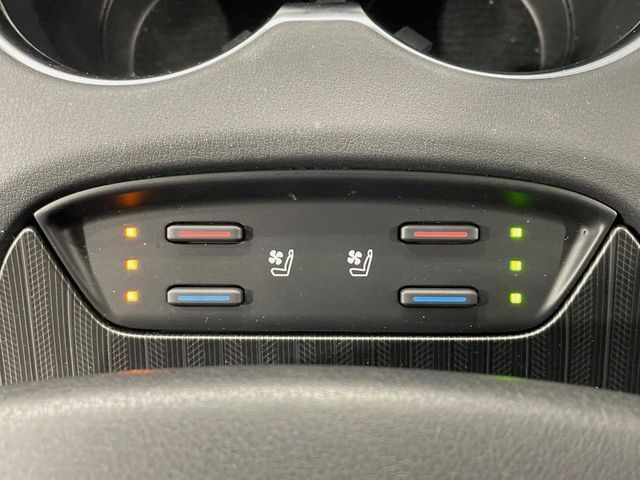 【シートベンチレーション】夏場は涼しい風でお尻や背中の熱やムレを防ぎ、冬はエアコンよりも早く温まってポカポカに！季節を問わず快適に過ごせます。