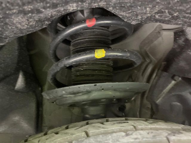 お車を安心してお乗りいただく為には、足回りの定期点検が欠かせません。サービスサポート（有償保証）では無料点検もご提供しており、安心のカーライフをお過ごしいただけるサポート体制が整っています。