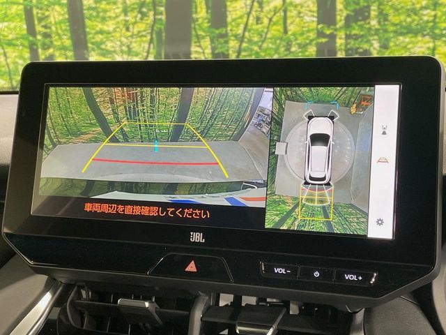 【パノラミックビューモニター】専用のカメラにより、上から見下ろしたような視点で360度クルマの周囲を確認することができます☆死角部分も確認しやすく、狭い場所での切り返しや駐車もスムーズに行えます。