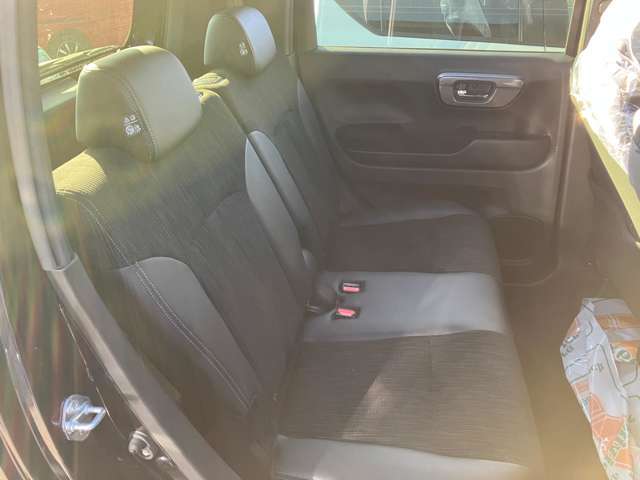 この度は、当店の展示車をご覧頂き、誠にありがとうございます。お電話や、ご来店の際には【カーセンサーを見た】とお伝えしていただけると幸いです。