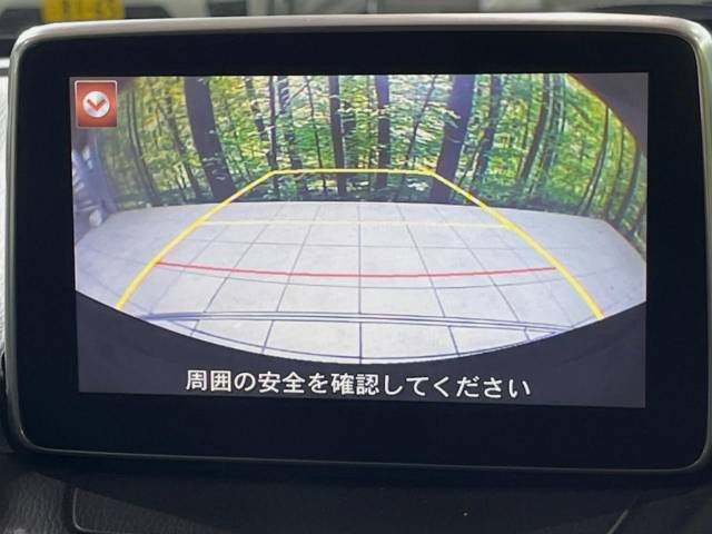 【バックカメラ】駐車時に後方がリアルタイム映像で確認できます。大型商業施設や立体駐車場での駐車時や、夜間のバック時に大活躍！運転スキルに関わらず、今や必須となった装備のひとつです！