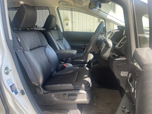 体を包み込む形のシートなので、長時間運転しても疲れません。