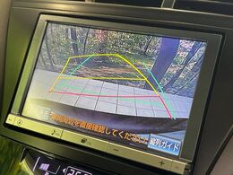 【バックカメラ】駐車時に後方がリアルタイム映像で確認できます。大型商業施設や立体駐車場での駐車時や、夜間のバック時に大活躍！運転スキルに関わらず、今や必須となった装備のひとつです！