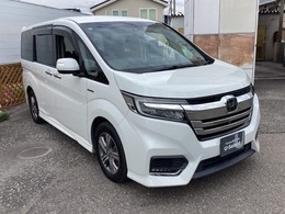 自社整備工場で点検整備をおこなってからお渡ししています。車検が残っている場合は『12ヶ月点検整備』を、車検整備付きの場合は『車検整備』をおこないます。整備費用は車両本体価格に含まれています。