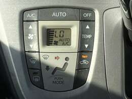 オートエアコンもついておりますので、快適な温度で運転が出来ます。