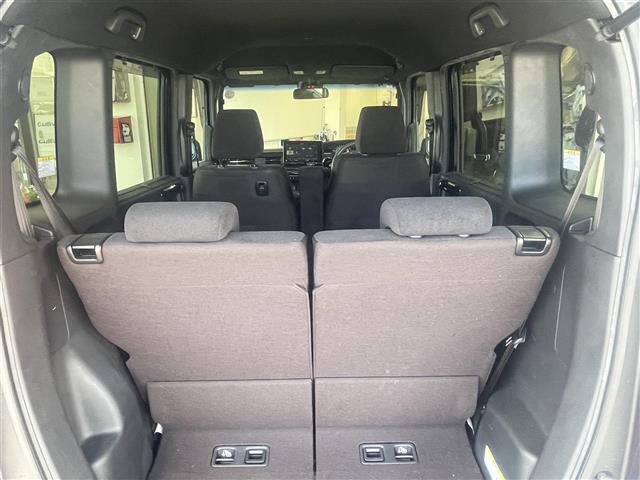 【トランク】積み込みやすくて、たっぷり積める荷室です。シートアレンジできるものは、乗車人数と荷物の量や大きさによってシートを動かすことができるので、より快適なドライブが可能です！
