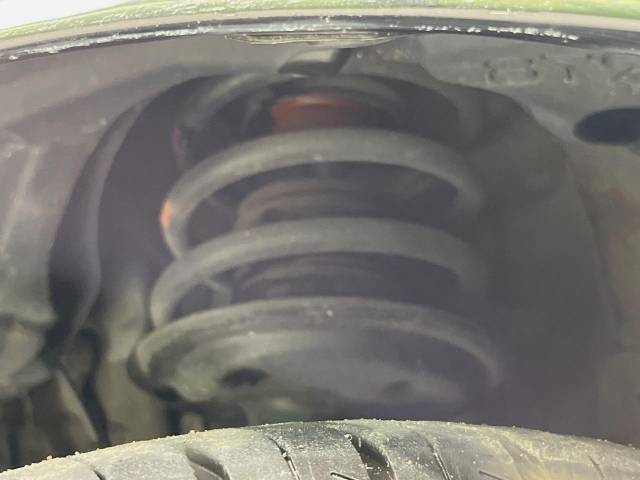 お車を安心してお乗りいただく為には、足回りの定期点検が欠かせません。サービスサポート（有償保証）では無料点検もご提供しており、安心のカーライフをお過ごしいただけるサポート体制が整っています。