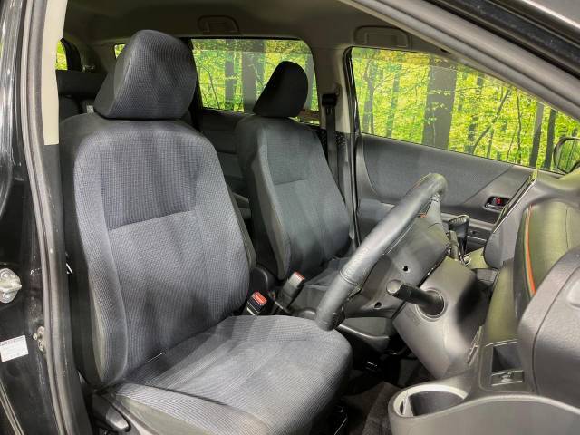 運転席シート廻りは使用感も少なく、良好な状態となっています。丁寧に使われていたことがよくわかりますね。