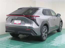 衝突回避機能（PCS）、標識自動認識（RSA）など多数の安全機能を含む、最新の「トヨタセーフティセンス」搭載の車両です。