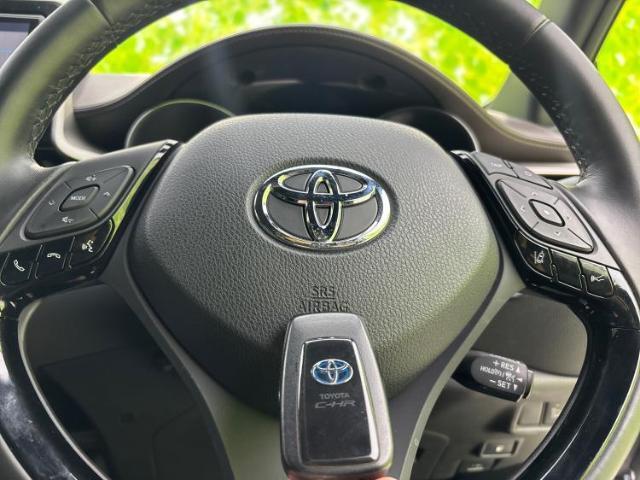 WECARSの展示場では実際に見て、触ってお車をお選びいただけます！知識の豊富な営業スタッフが様々なカーライフをご提案いたします！