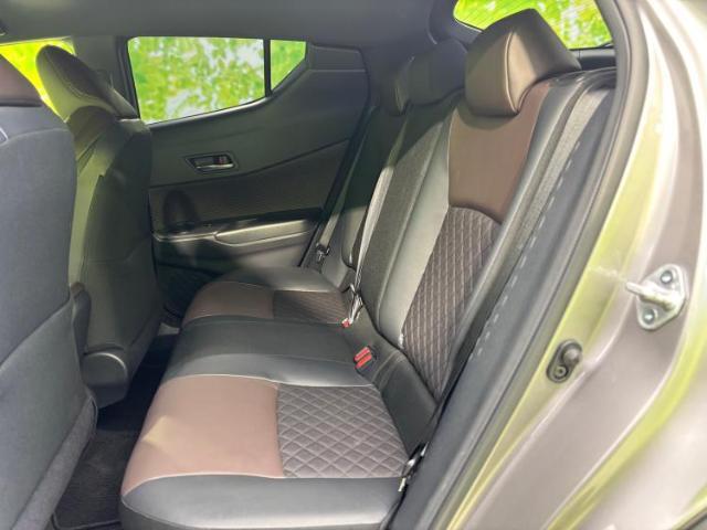 WECARSでは各商談席に大型モニターをご用意しております！見やすい大画面でゆったりと全国の在庫をご覧いただけます！是非ご来店お待ちしております！