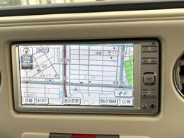 【純正ナビ】人気の純正ナビを装備しております。ナビの使いやすさはもちろん、オーディオ機能も充実！キャンプや旅行はもちろん、通勤や買い物など普段のドライブも楽しくなるはず♪