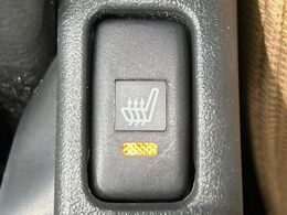 【シートヒーター】寒い日に重宝するシートヒーター！エアコンより早く温まってくれるので寒がりの人も安心ですね♪エアコンの温風は乾燥するから苦手、という方にもをおすすめです。