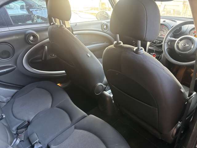 後部座席も広いのでゆったり座れます♪カーセンサー無料電話はこちら：0078-6002-335284