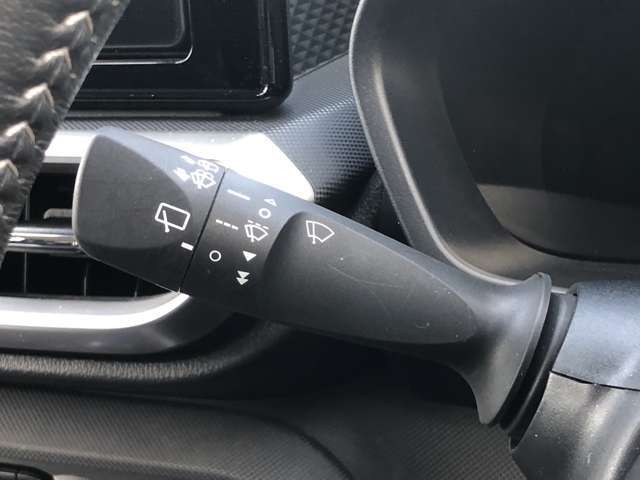 【運転席操作部】快適なドライブを楽しむための機能が装備されています！運転席から触れるので、使いやすいです！除菌プランいれていただくと、さらに清潔で安心していただけます！