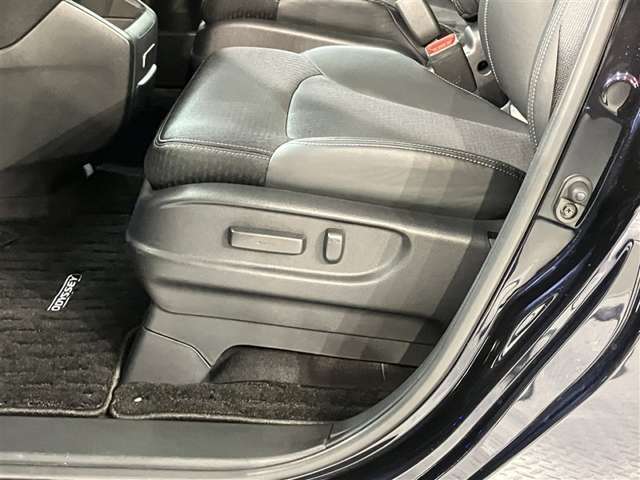 内部はこちらです。快適さと使い勝手を追求した車内空間で、安全な旅をお楽しみくださいませ。