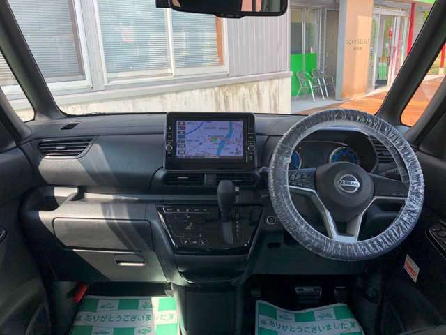 メーターやシフトレバー、スイッチ位置など運転席回りの配置はしっくりいきたいものですね！まずは座ってチェックしてみてください♪