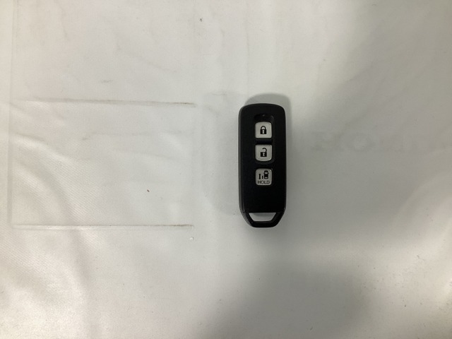 スマートキー付きですからドアロックの開閉およびエンジンスタートが楽々です。電動スライドドアの開け閉めもボタンで操作できます。