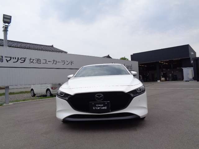 新潟マツダ自動車の中古車をご覧いただき誠にありがとうございます。ぜひ一度ご来店いただき、展示車をご覧になっていただければと思います。ご来店をスタッフ一同心からお待ちしております。