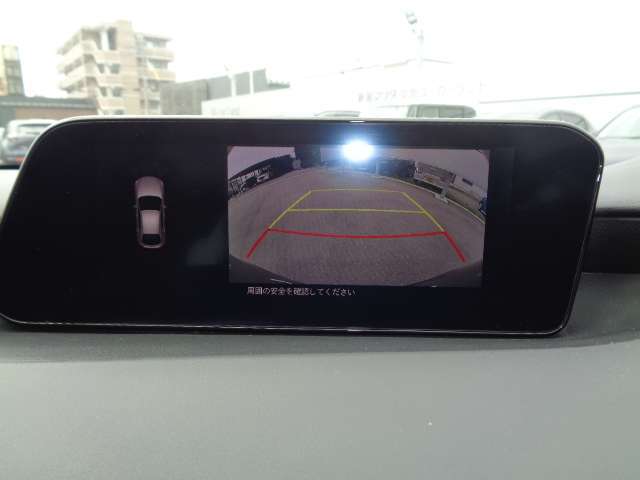 バックモニター付きです。狭い駐車場や視界不良の際に役立ちます。