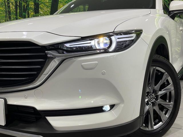 【LEDヘッドライト】悪天候や夜間走行時も良好な視界を確保し安心して運転できる高輝度LEDヘッドライトを装備！点灯速度が早く、消費電力も抑えられています。
