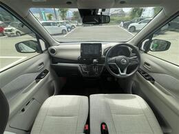 こちらインパネ全体の写真になります。納車はおおむね2週間程度（必要書類の状況により）で行っております。人気の車両になりますので、お早目のご検討をおすすめします。当店自慢の一台です！