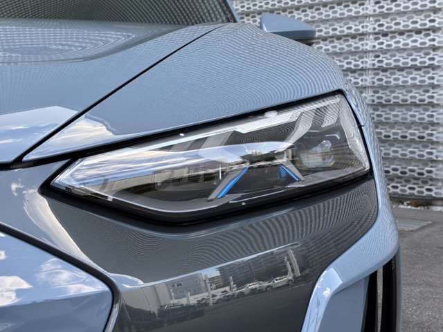 納車前の整備では100項目もの厳しい点検項目を実施し安全で安心できるAudiをお届けします。